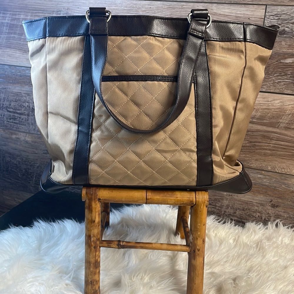 Large Brown and Tan Tote Beach Carry on Bag, Brand Unknown